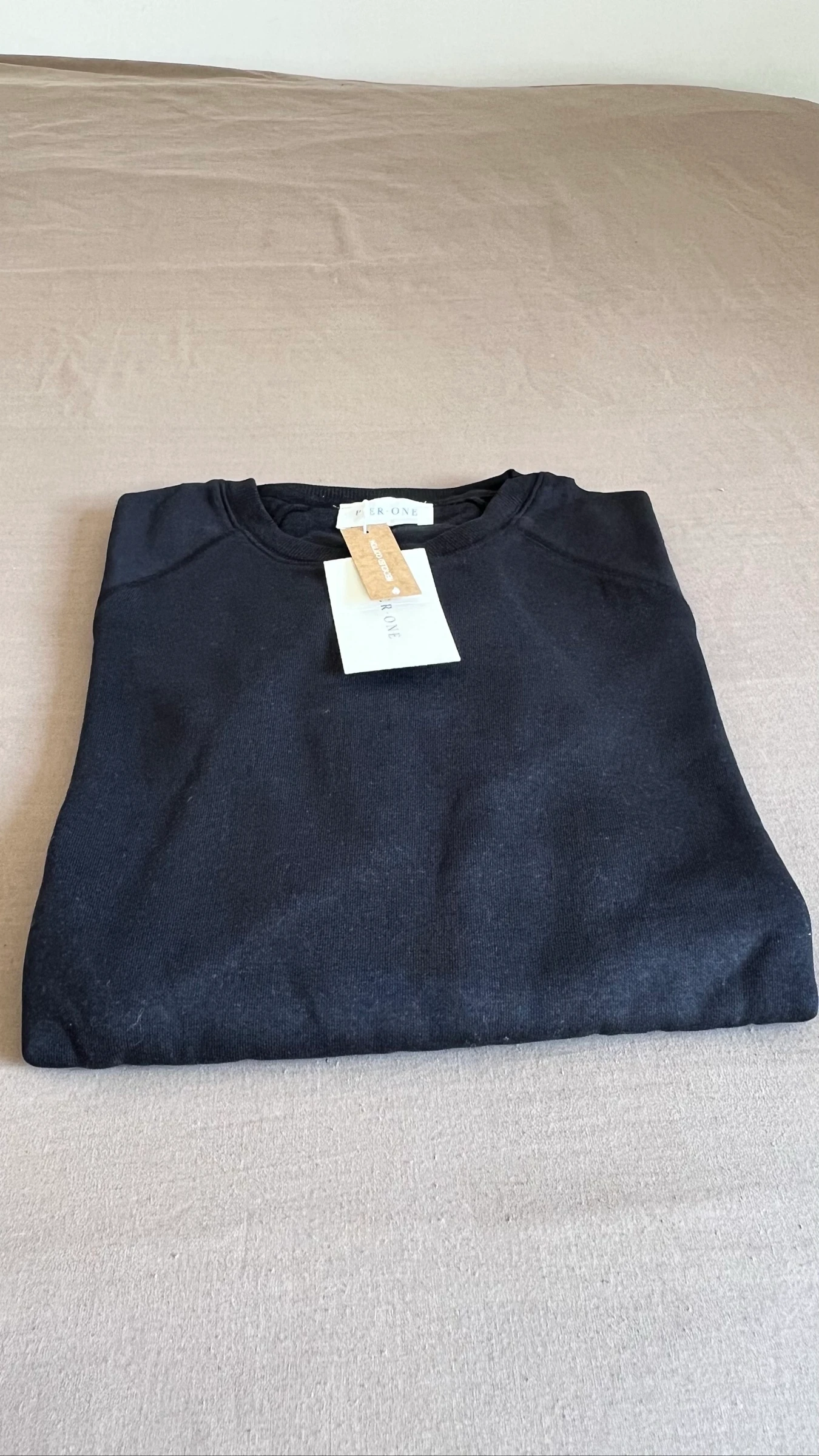 Sudadera de Cuello Redondo Negro para Hombre Simple y Premium – photo 5